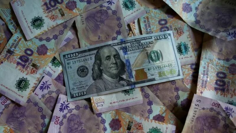Sin escalas: el dólar blue se vendió a $ 503 y alcanzó un nuevo récord