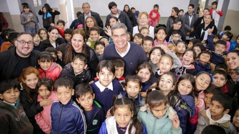 Capitanich inauguró obras en escuelas de Sáenz Peña: «Cuanto más estudien, mejores posibilidades tendrán»