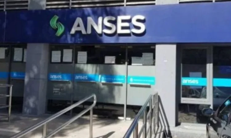 El Gobierno suspendió los créditos Anses para jubilados y trabajadores por la «emergencia pública»
